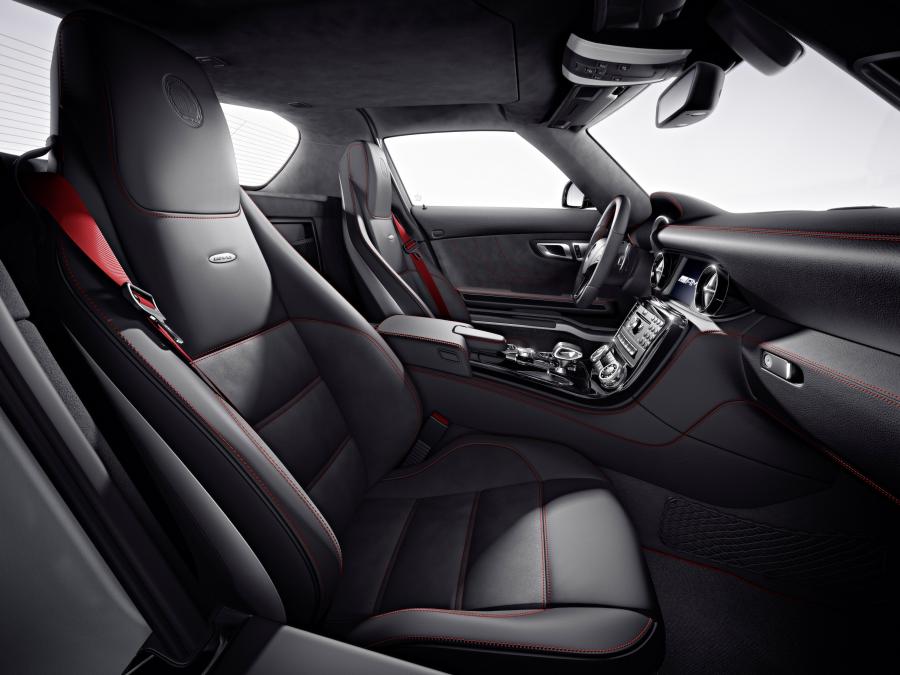  Mercedes-Benz SLS AMG GT 2012 года  (фото 4 из 12)